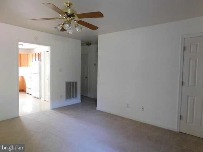 Building Photo - 224 W Broaddus Ave