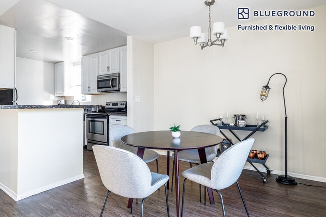 Building Photo - 9025 W 3rd St