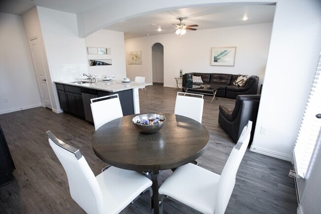 Building Photo - 4555 Foxton Ln