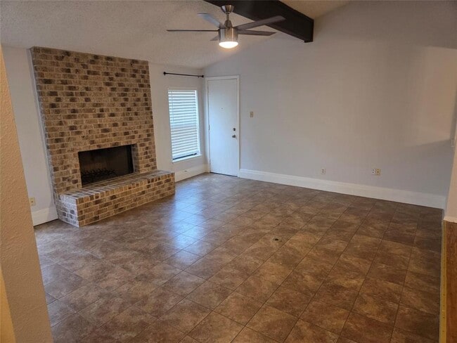 Building Photo - 8111 Baywood Dr