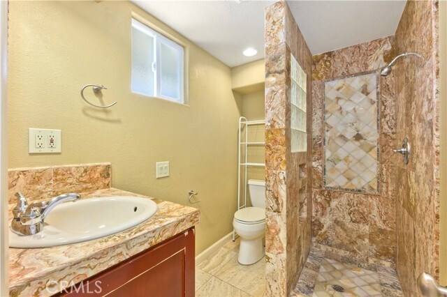 Foto del edificio - 111 Edgewater Pl