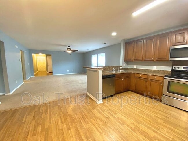 Building Photo - 410 Vinicio Dr