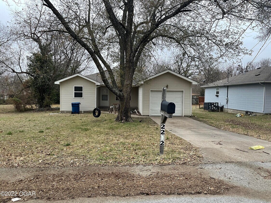 2212 S Cleveland Ave, Joplin, MO 64804 Condo for Rent in Joplin, MO