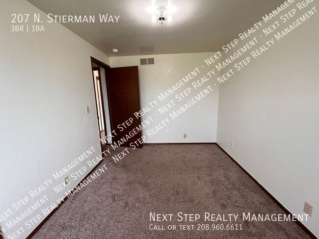 Building Photo - 207 N Stierman Way