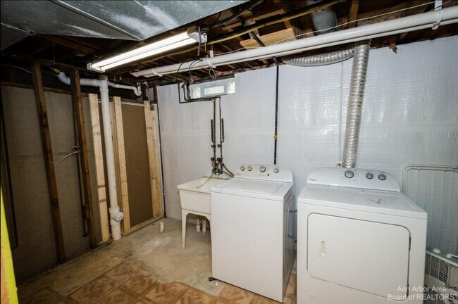 Building Photo - 507 Madison St