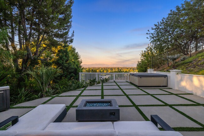 Foto del edificio - 16725 Oak View Dr