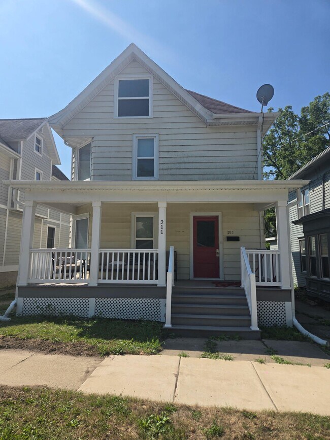 Building Photo - 211 E Jefferson St