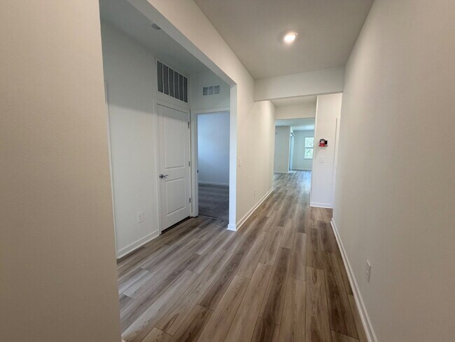Building Photo - 3935 Big Sky Dr