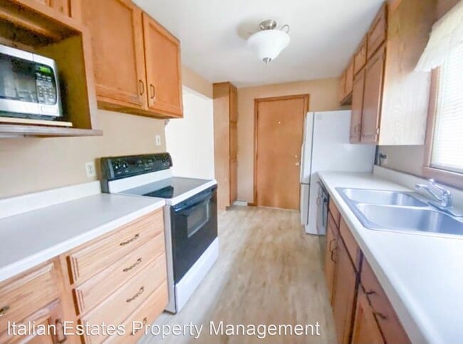 Building Photo - 3 br, 1 bath House - 729 Tuttle St