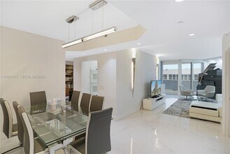 Building Photo - 4775 Collins Ave