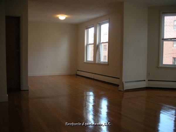 Building Photo - 1595 Beacon St