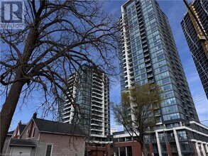 Building Photo - 5 Wellington St S