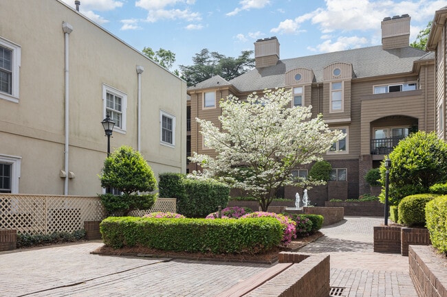 Building Photo - 1101 E Morehead St