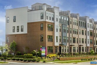 Building Photo - 828 Wesley Ln