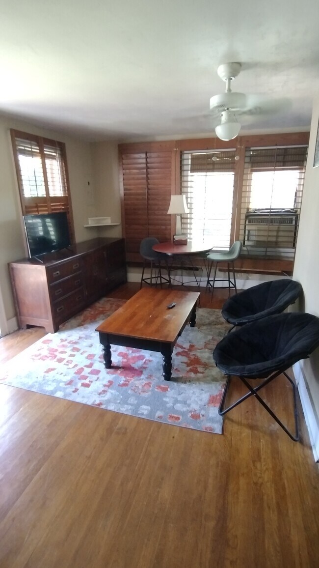 Foto del edificio - 718 NW 32nd St