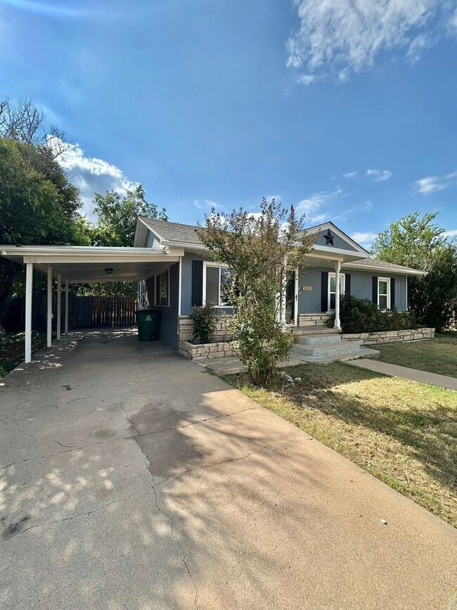 Building Photo - 1605 Kenwood Dr