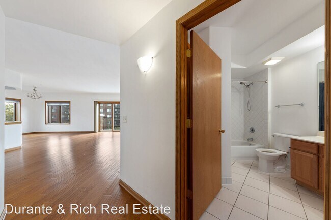 Foto del edificio - 2 br, 2 bath House - 1675 Mill St Unit 503