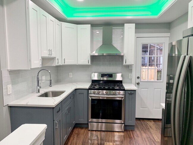 Foto del edificio - Beautiful 3-Bedroom Townhome with Finished...
