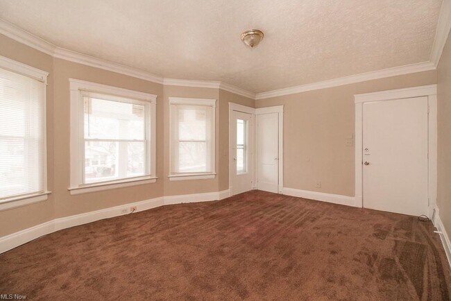 Building Photo - 856 Greyton Rd