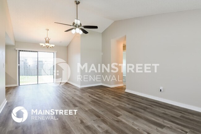 Building Photo - 956 Sunshine Way SW