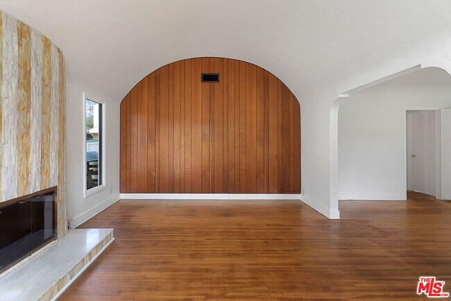 Foto del edificio - 2340 Camden Ave