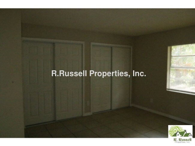 Foto del edificio - 965 Bryan Ct