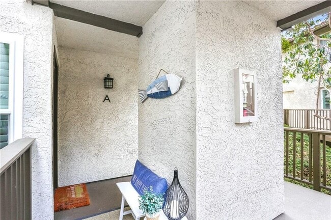 Building Photo - 12 Corniche Dr