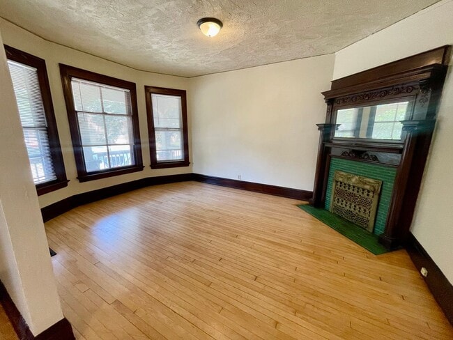 Building Photo - 2570 N Murray Ave
