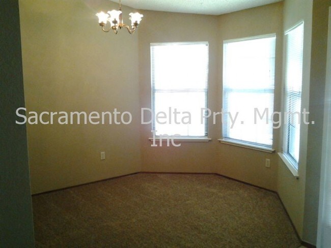 Building Photo - Great Roseville home near the Galleria Mall!