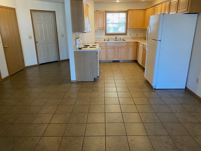 Building Photo - LEASING