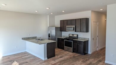 Building Photo - 560 Locust Run Dr