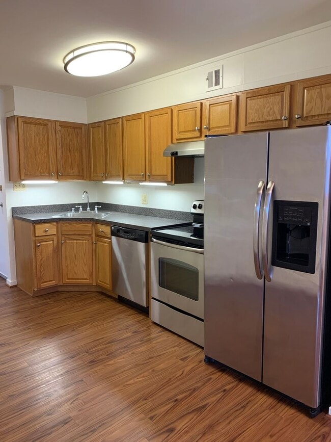 Building Photo - Randolph Square Apartments