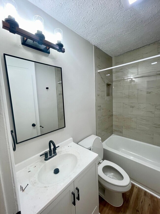 Foto del edificio - 1 Bedroom/1 Bath Duplex Unit Available for Rent in Brandon!