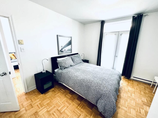 Building Photo - 4846 Rue Sainte-Catherine E