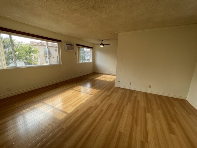 Living/dining room - 10980 Palms Blvd