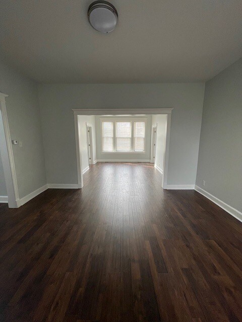 Building Photo - 916 W 68th St