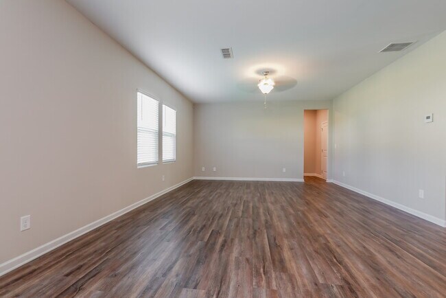 Foto del edificio - 3775 Place Dr