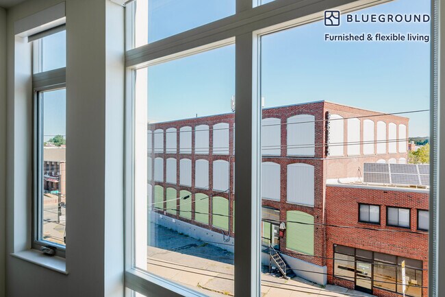 Building Photo - 36 River St