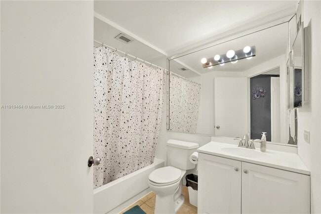 Foto del edificio - 8290 Lake Dr