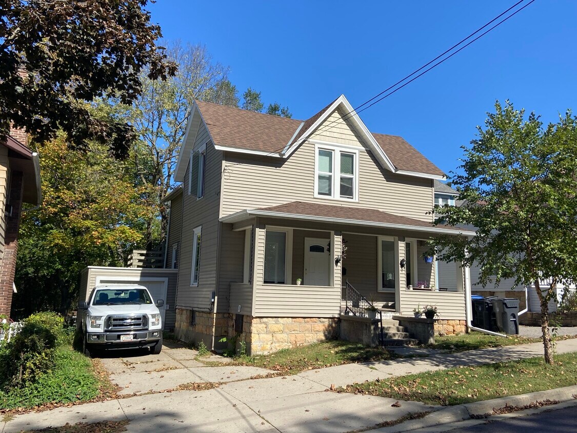 208 E Lewis St, Mankato, MN 56001 House Rental in Mankato, MN