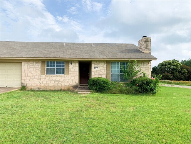 Building Photo - 311 Highland Estates Dr