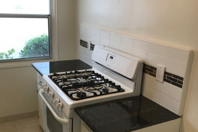 kitchen - 938 9th St
