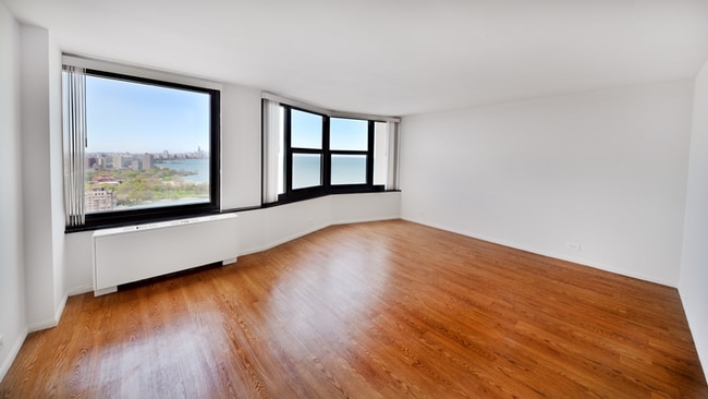 Photo - 7447 S South Shore Dr House