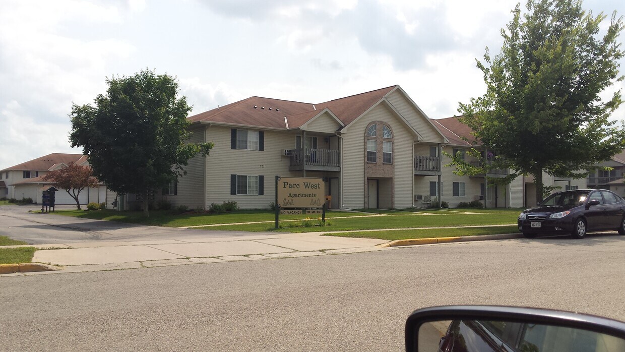 Primary Photo - 703 Horicon St