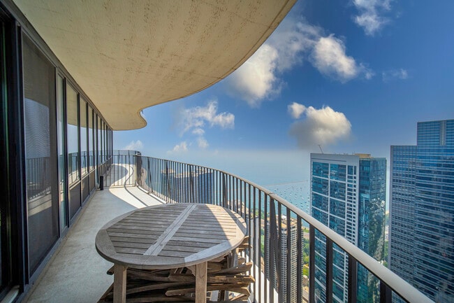 Foto del edificio - 225 N Columbus Dr