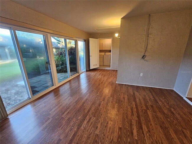 Foto del edificio - 2253 Firestone Pl