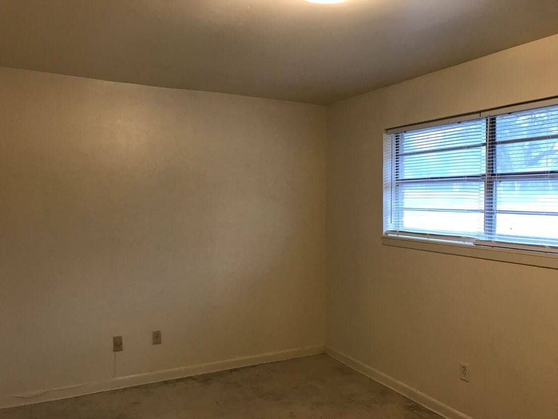 Building Photo - 911 - G College Drive - Pineville