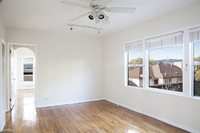 Foto del edificio - 2 br, 1 bath House - 937 W Kensington Rd