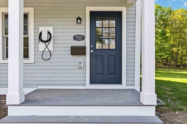 Building Photo - 192 Main St