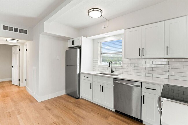 Foto del edificio - 300 S Nimbus Ave